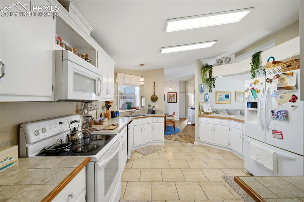 Image 10 of 37: Open Kitchen Layout