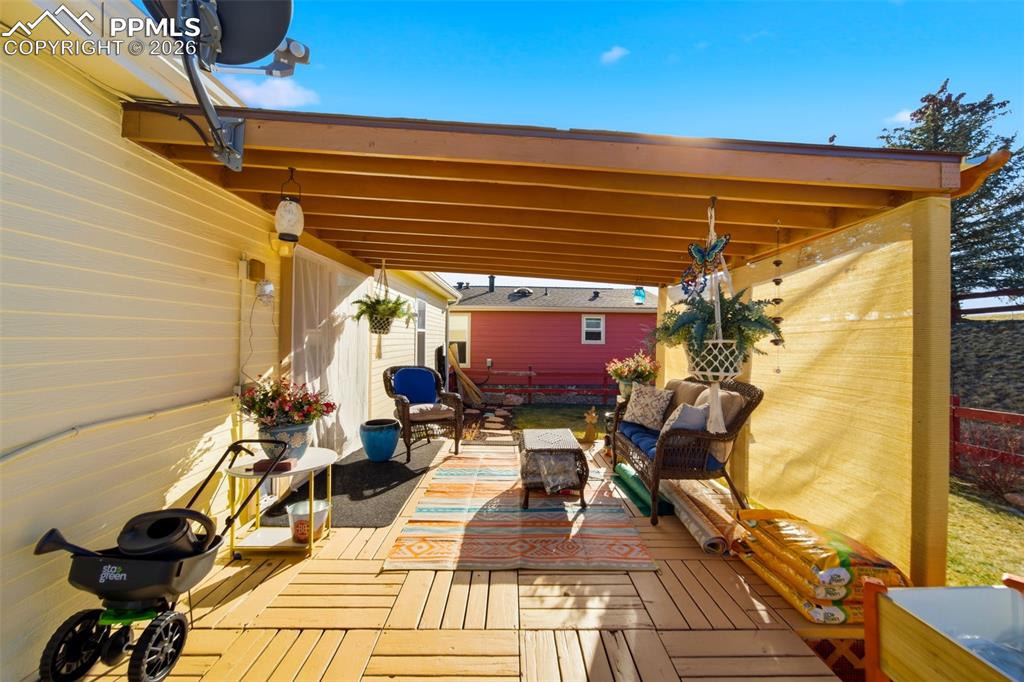 Image 25 of 37: Covered Outdoor Living