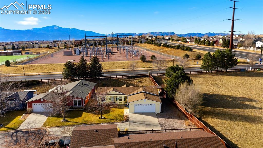 Image 31 of 37: Mountain View Surroundings