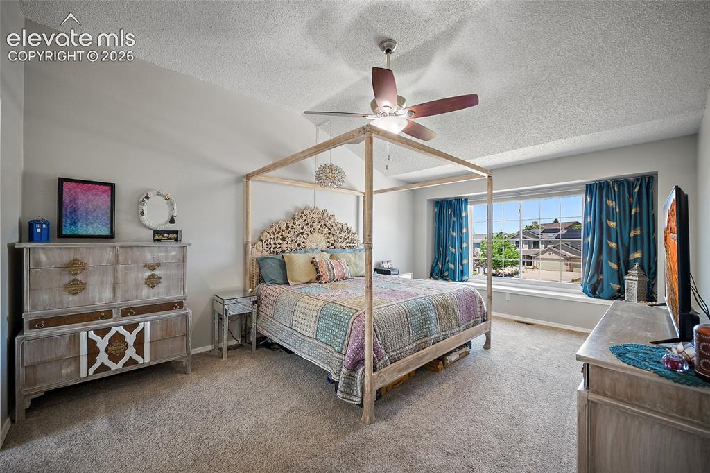 Image 19 of 42: Bedroom