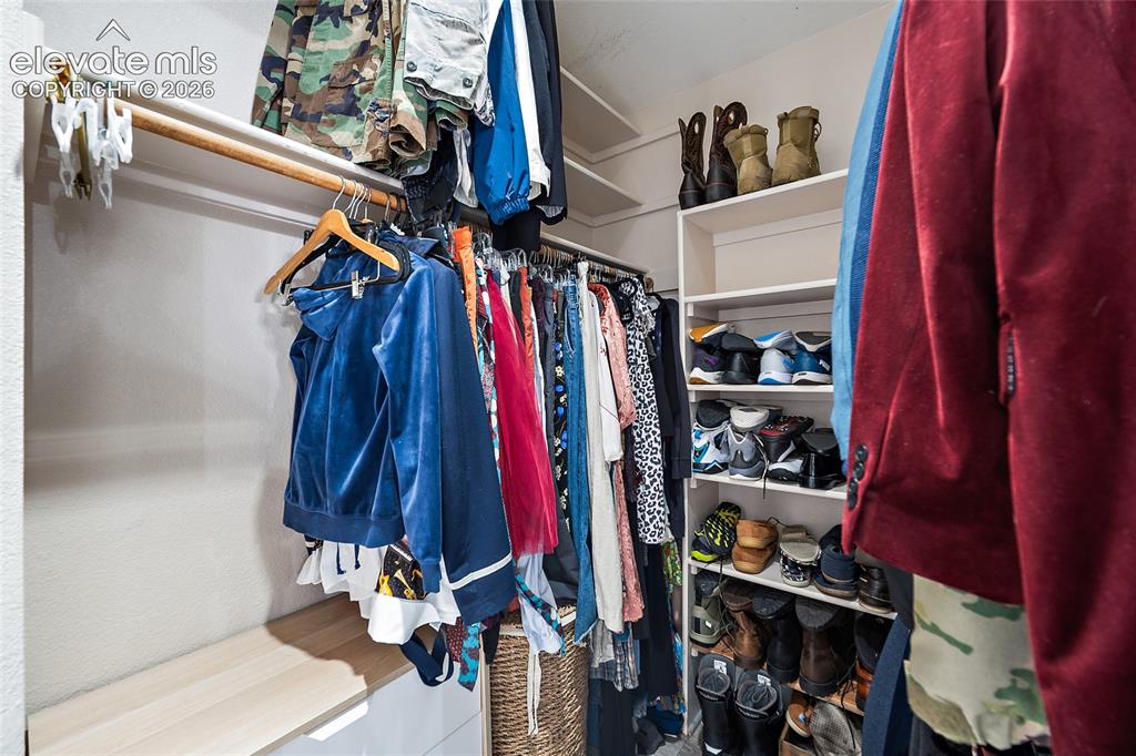 Image 24 of 42: Closet