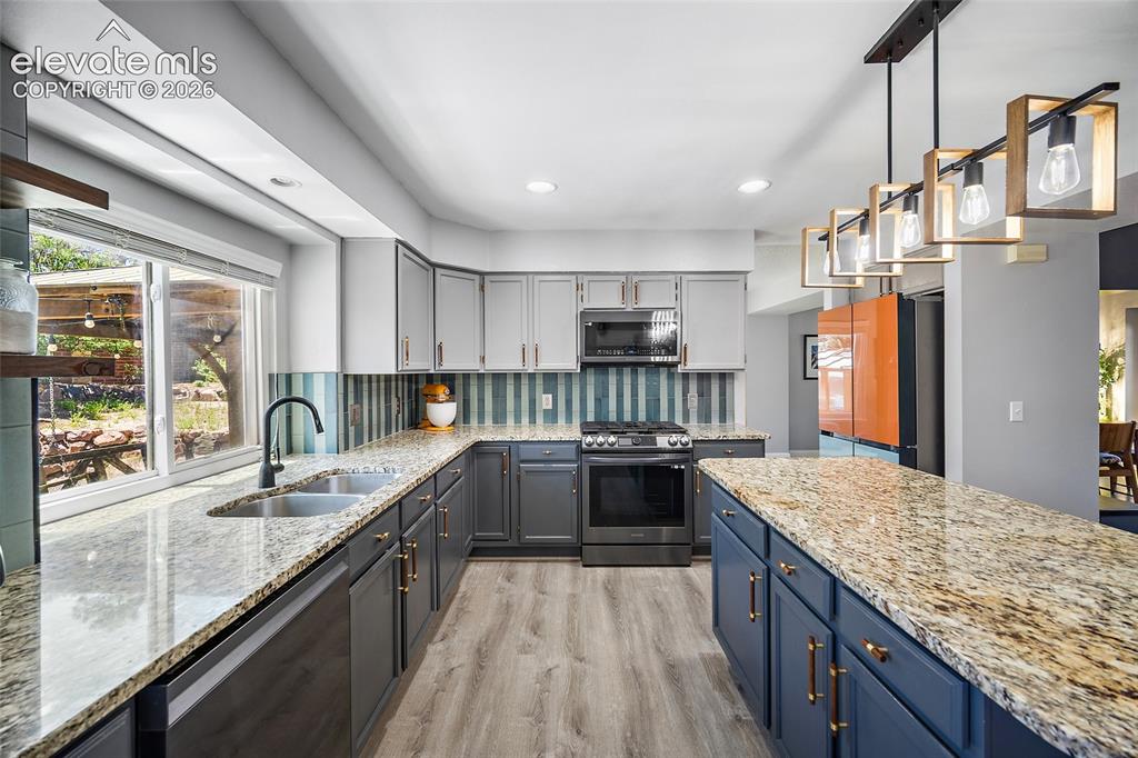 Image 7 of 42: Kitchen