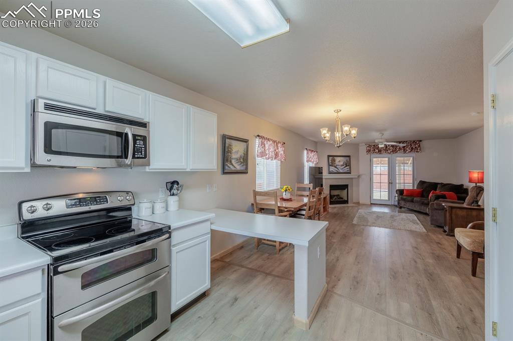 Image 16 of 28: Kitchen