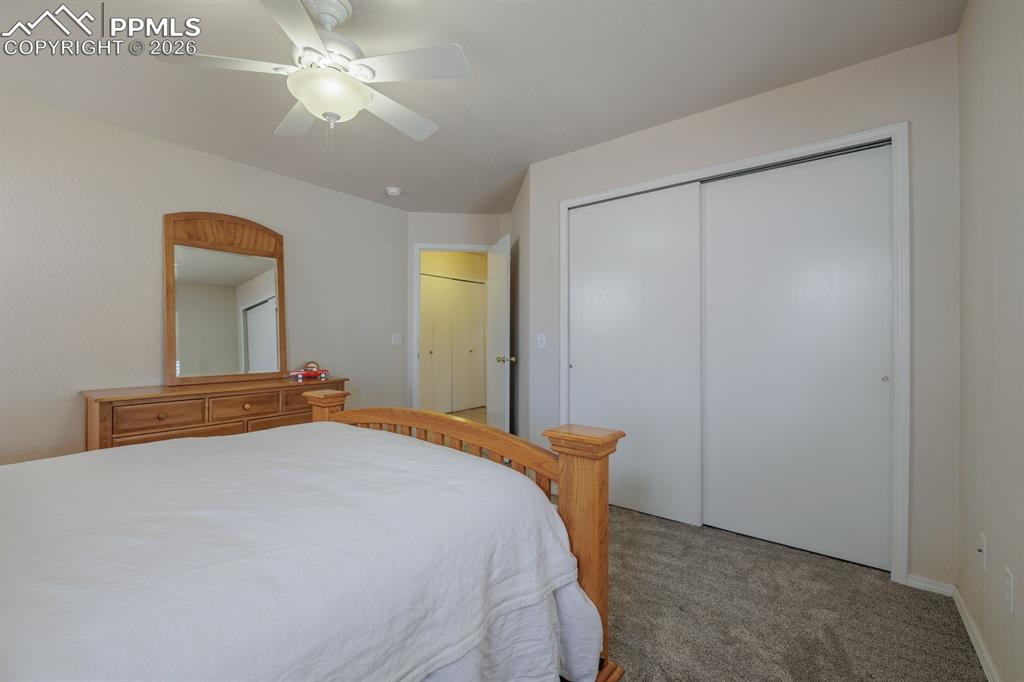 Image 19 of 28: Bedroom