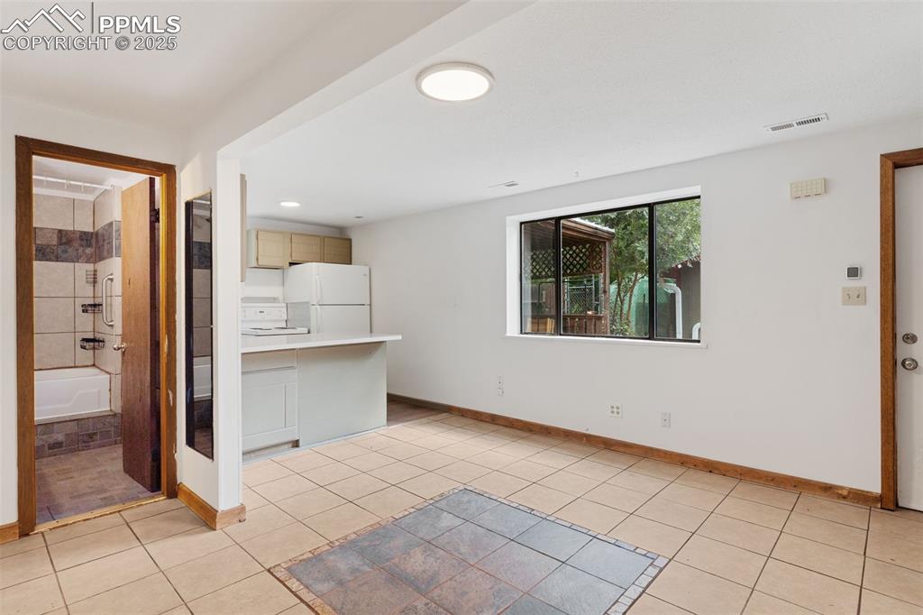 Image 10 of 34: Rear unit kitchen & living/dining area