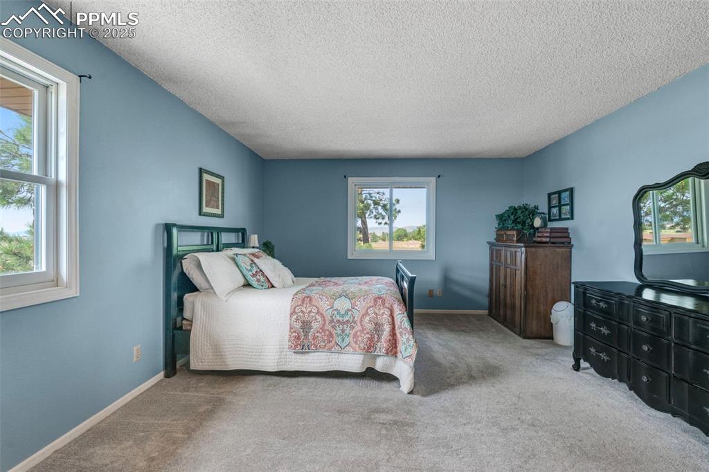 Image 14 of 40: Bedroom