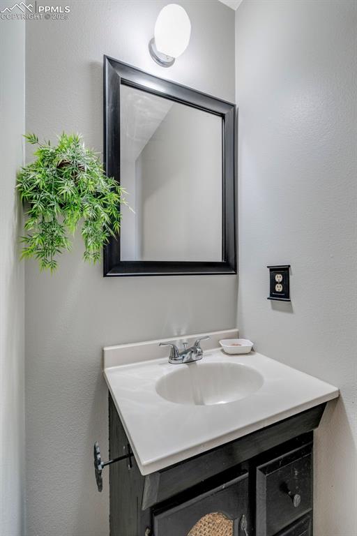 Image 17 of 40: Bathroom