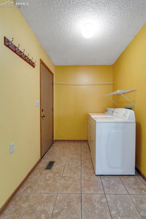 Image 18 of 40: Laundry