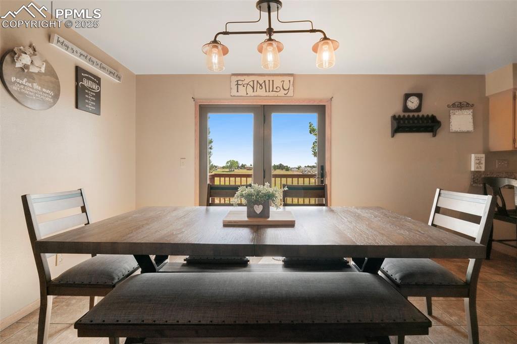 Image 6 of 40: Breakfast Area