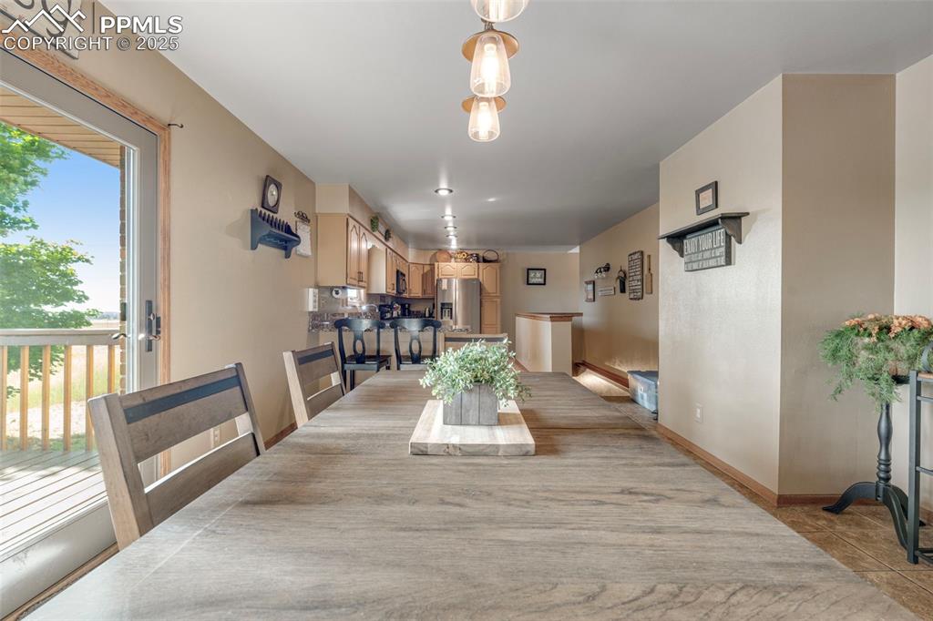 Image 7 of 40: Dining Area