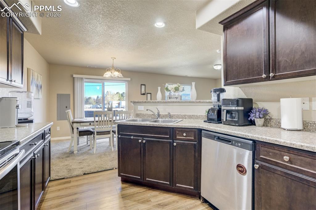 Image 18 of 50: Spacious kitchen with breakfast bar seating, double sink, stainless steel d