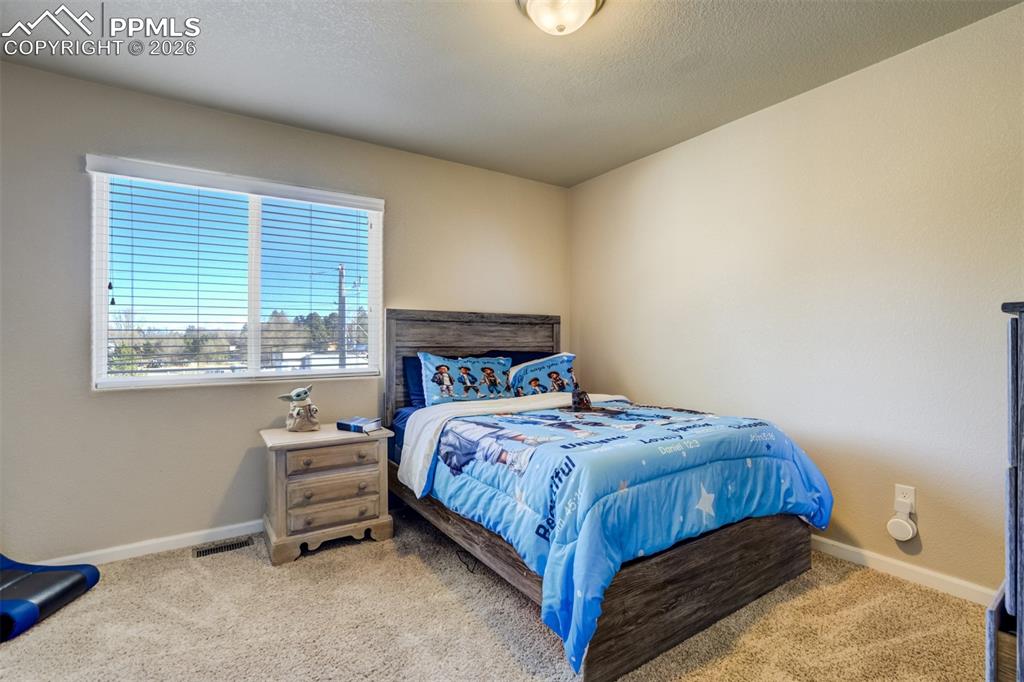 Image 31 of 50: Bedroom