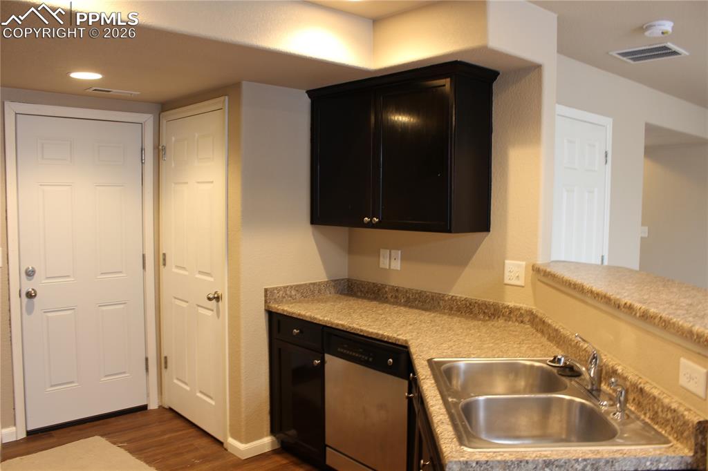 Image 50 of 50: Kitchen