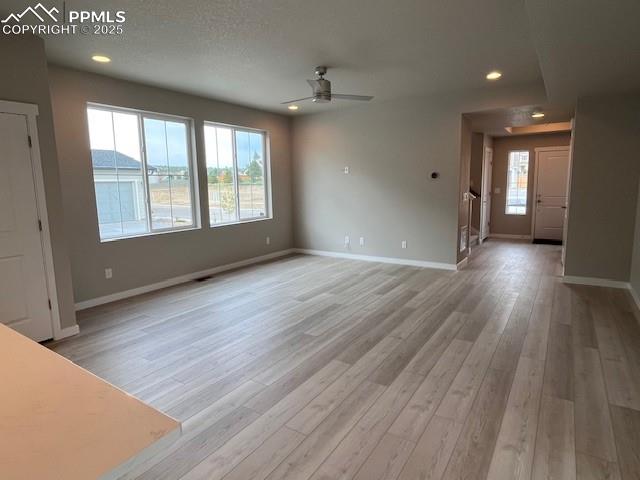 Image 5 of 9: Living Room