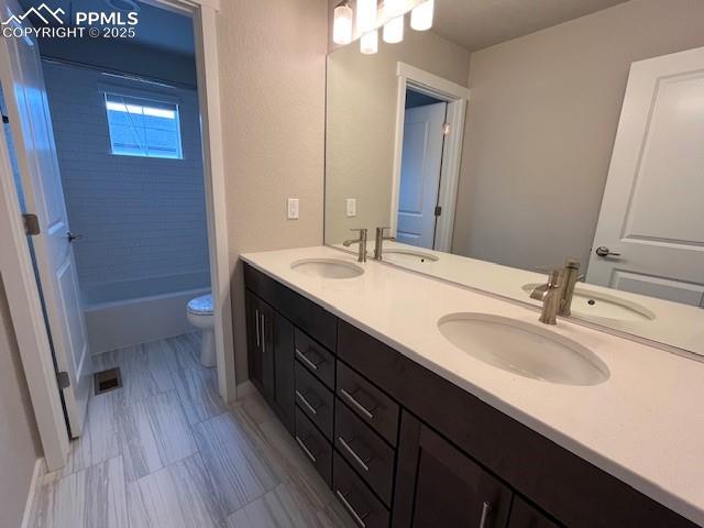 Image 7 of 9: Master Bathroom