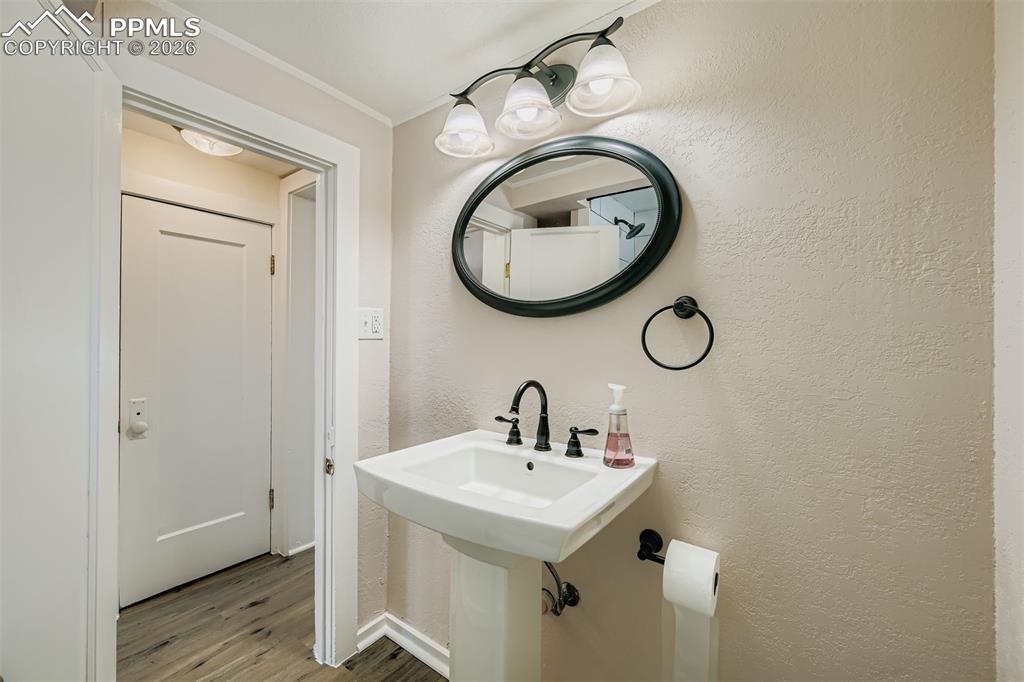 Image 18 of 34: Bathroom