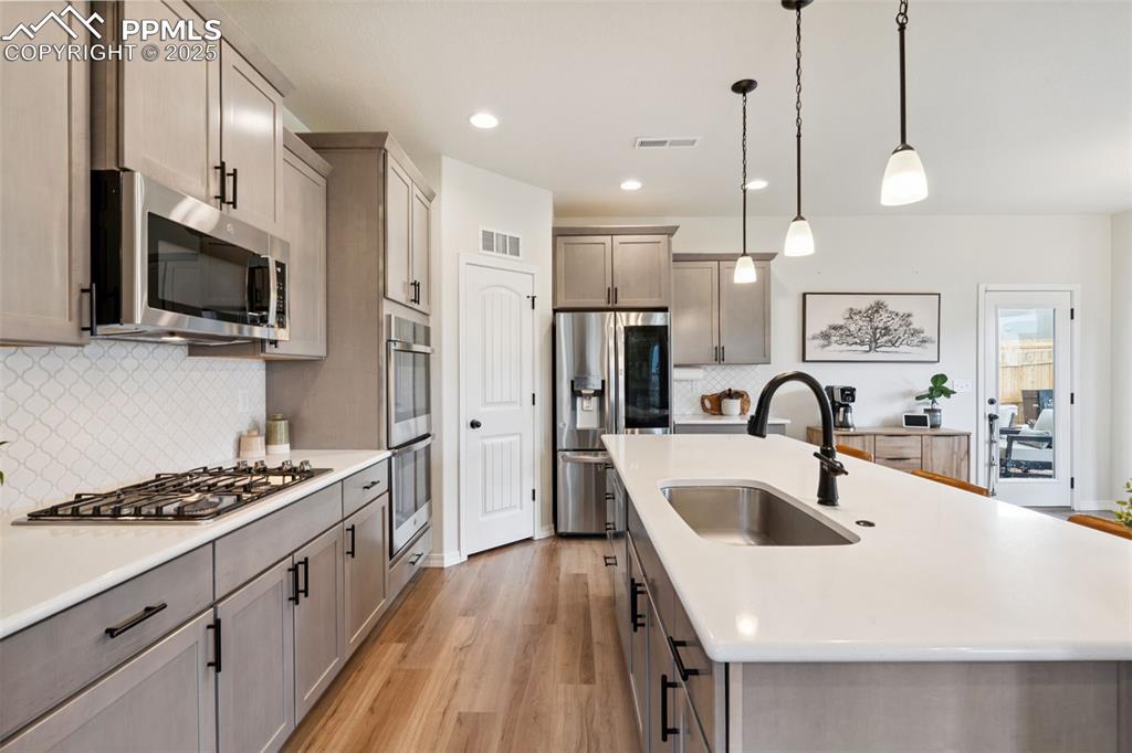 Image 14 of 35: Kitchen