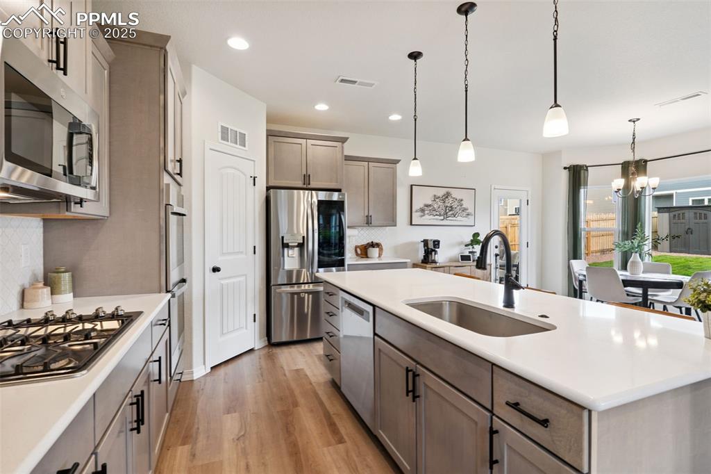Image 15 of 35: Kitchen