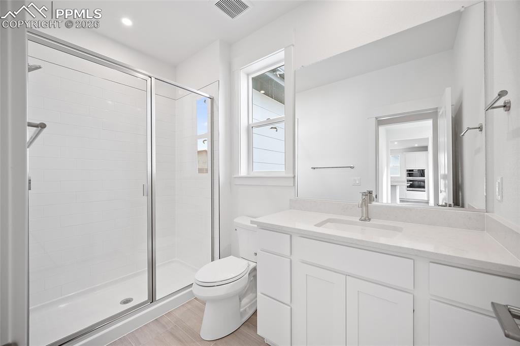 Image 15 of 42: Bathroom