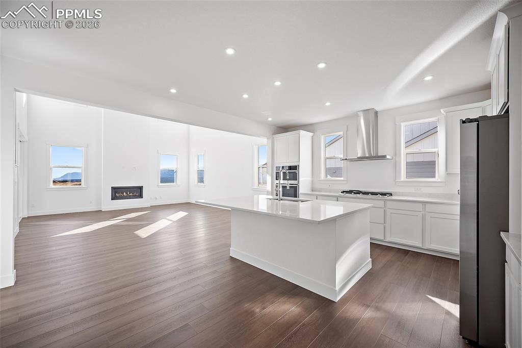 Image 2 of 42: Kitchen