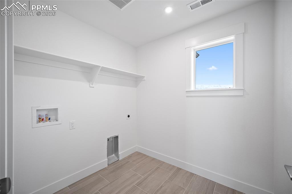 Image 22 of 42: Laundry