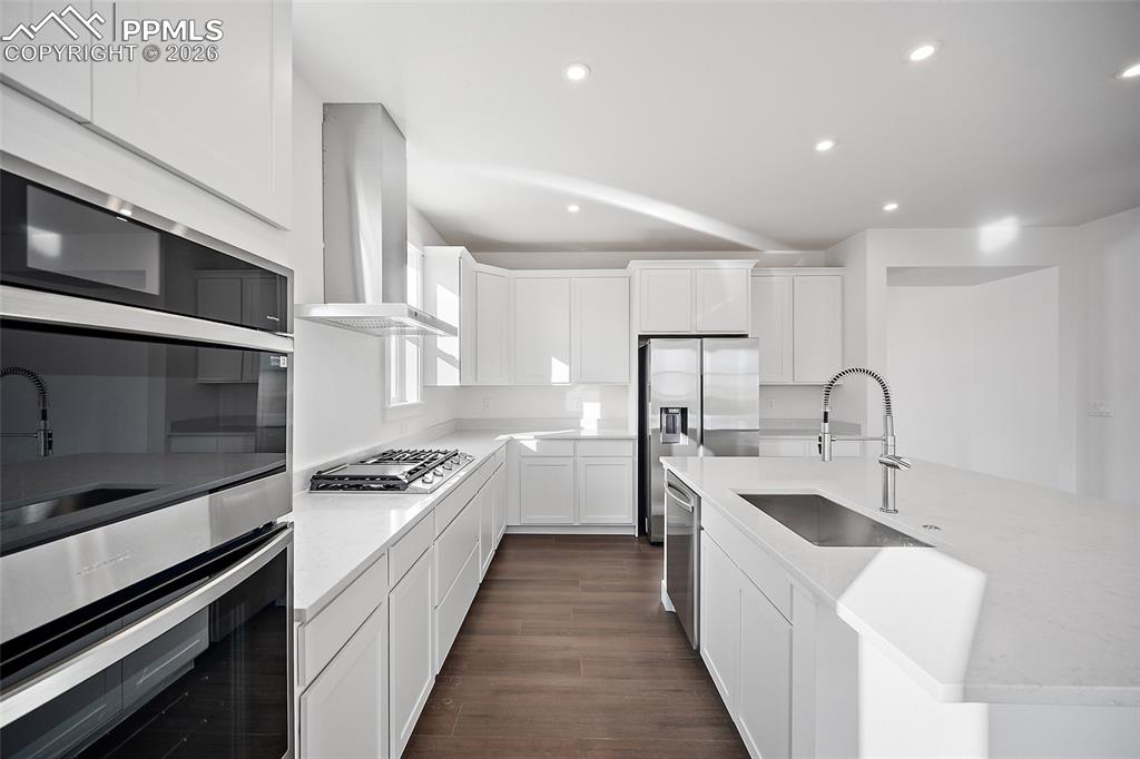 Image 4 of 42: Kitchen