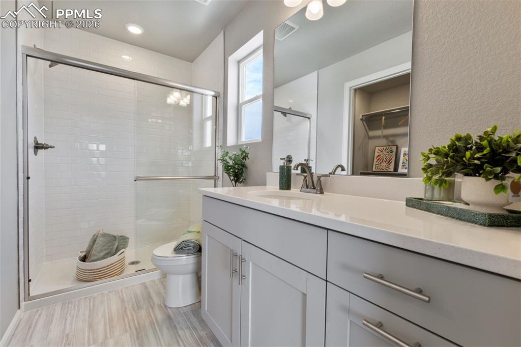 Image 12 of 19: Photos of a model home