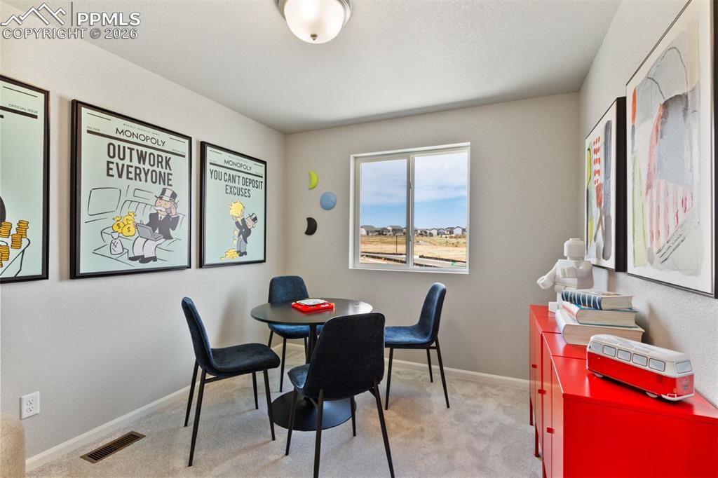 Image 16 of 19: Photos of a model home