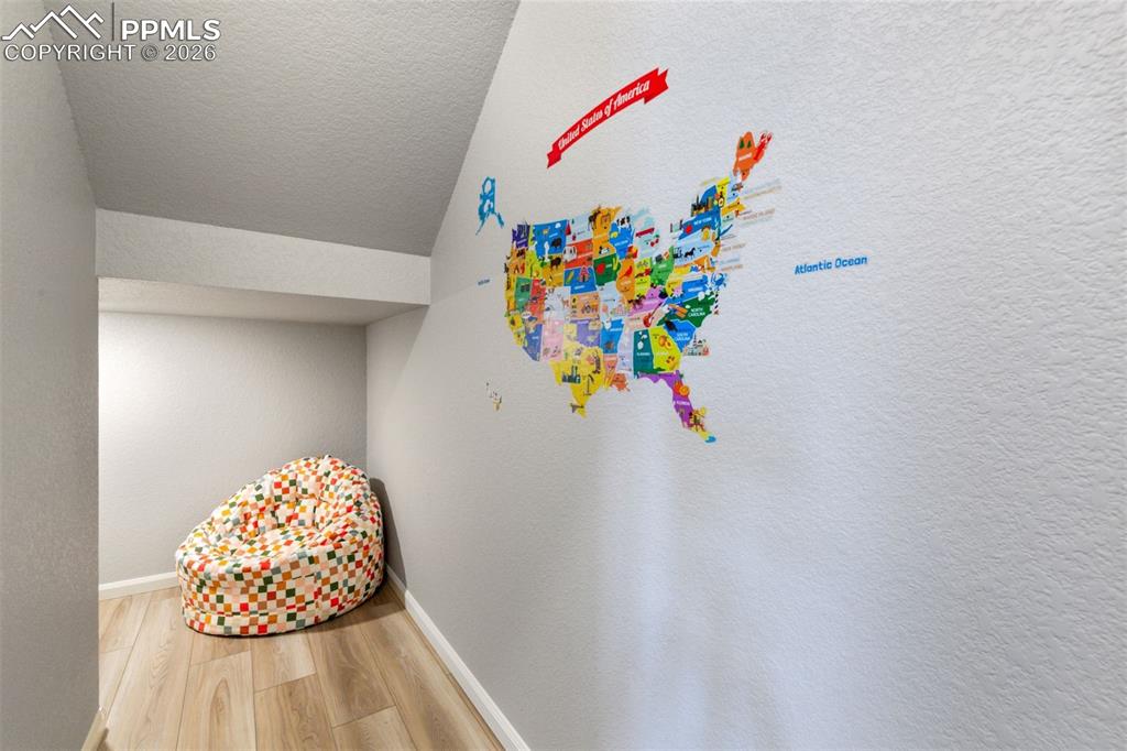 Image 19 of 19: Photos of a model home