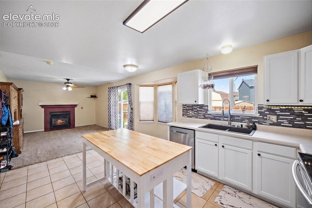 Image 2 of 16: Kitchen