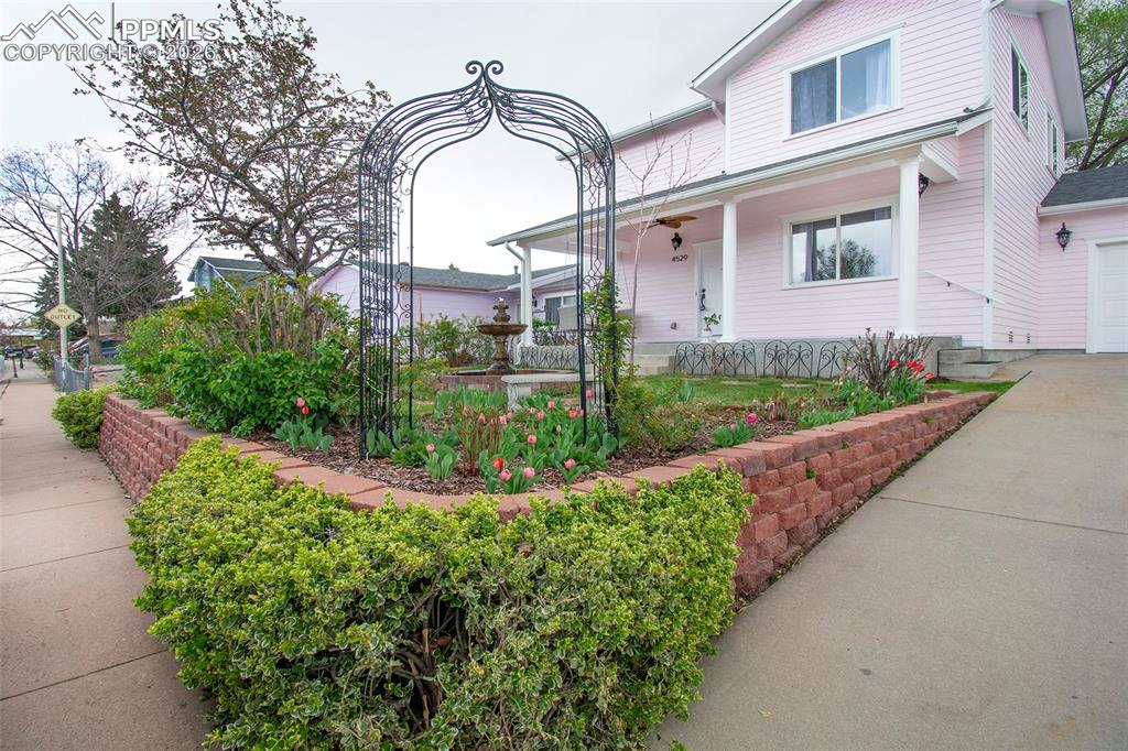 Image 3 of 31: Front of Structure