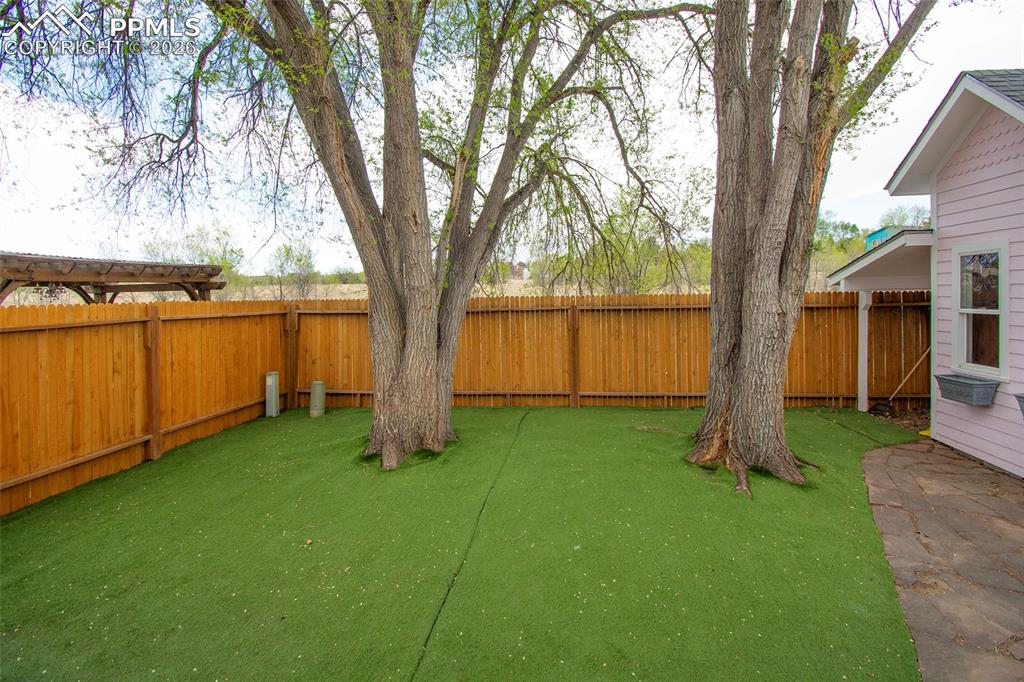 Image 31 of 31: Yard