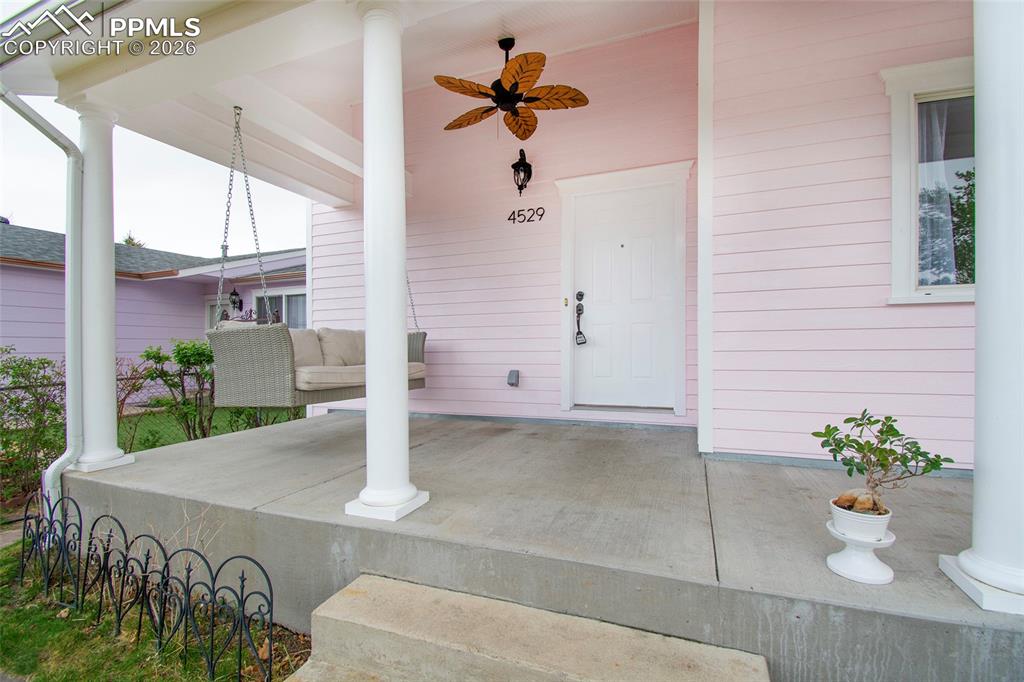 Image 6 of 31: Entry