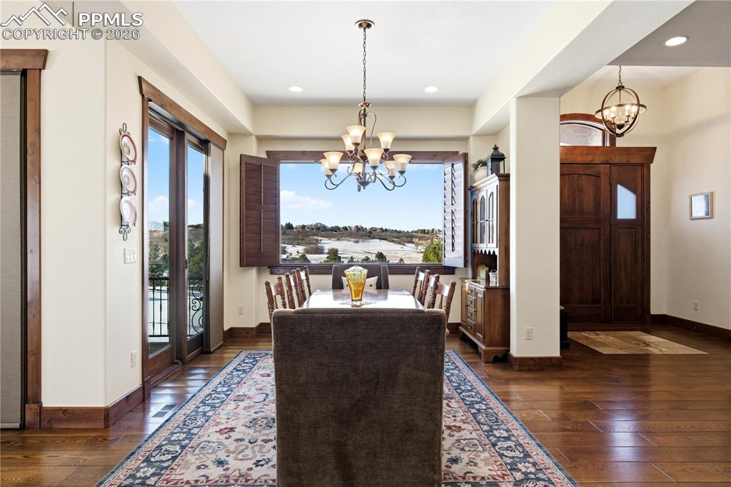 Image 10 of 46: Dining Area