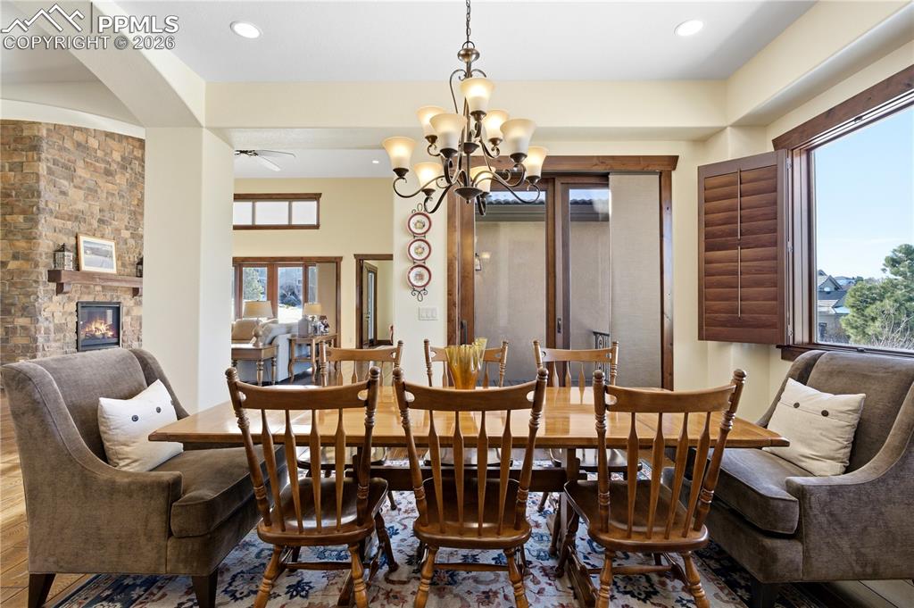 Image 11 of 46: Dining Area