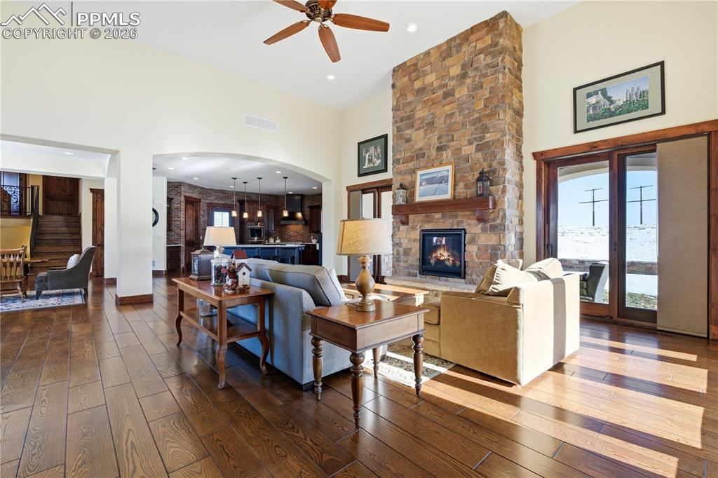 Image 14 of 46: Living Room