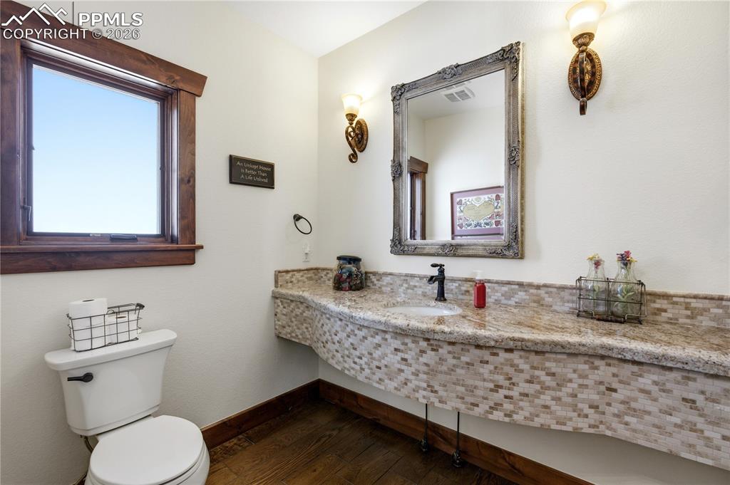 Image 15 of 46: Bathroom