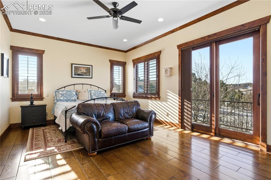 Image 17 of 46: Bedroom