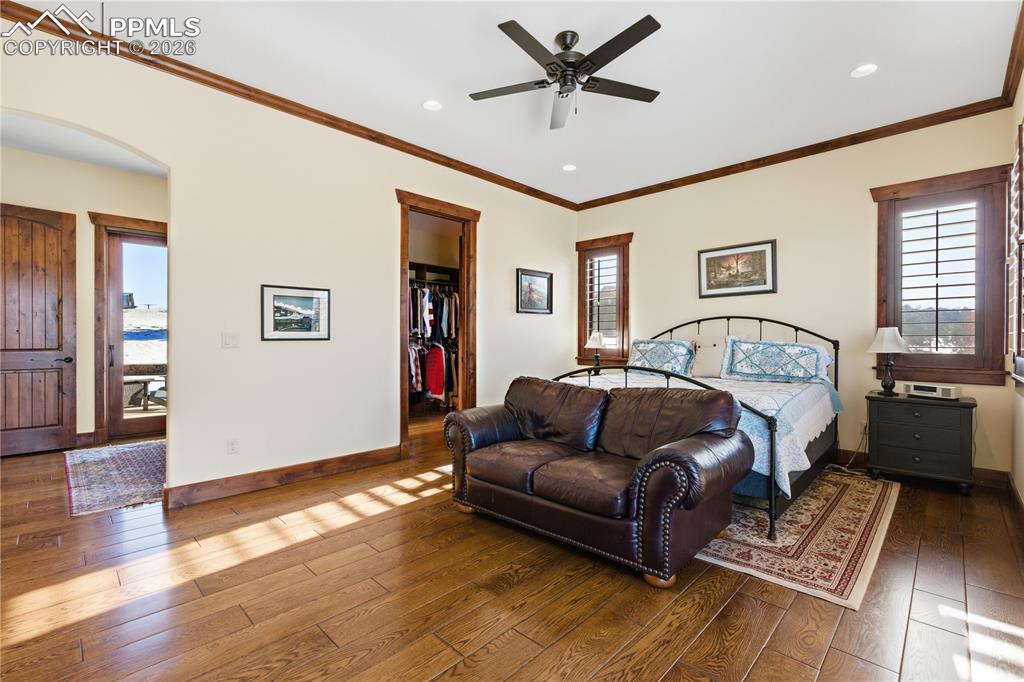 Image 18 of 46: Bedroom