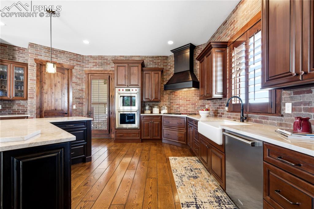 Image 2 of 46: Kitchen