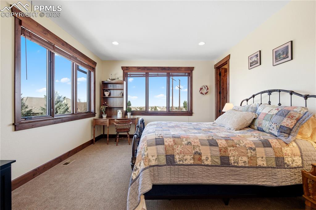 Image 22 of 46: Bedroom