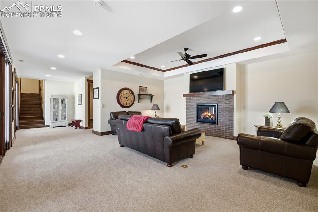 Image 26 of 46: Living Room