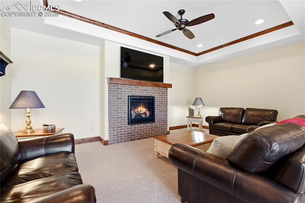 Image 27 of 46: Living Room