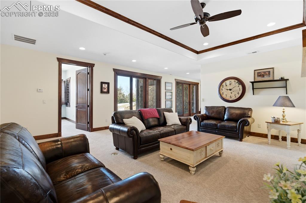 Image 28 of 46: Living Room