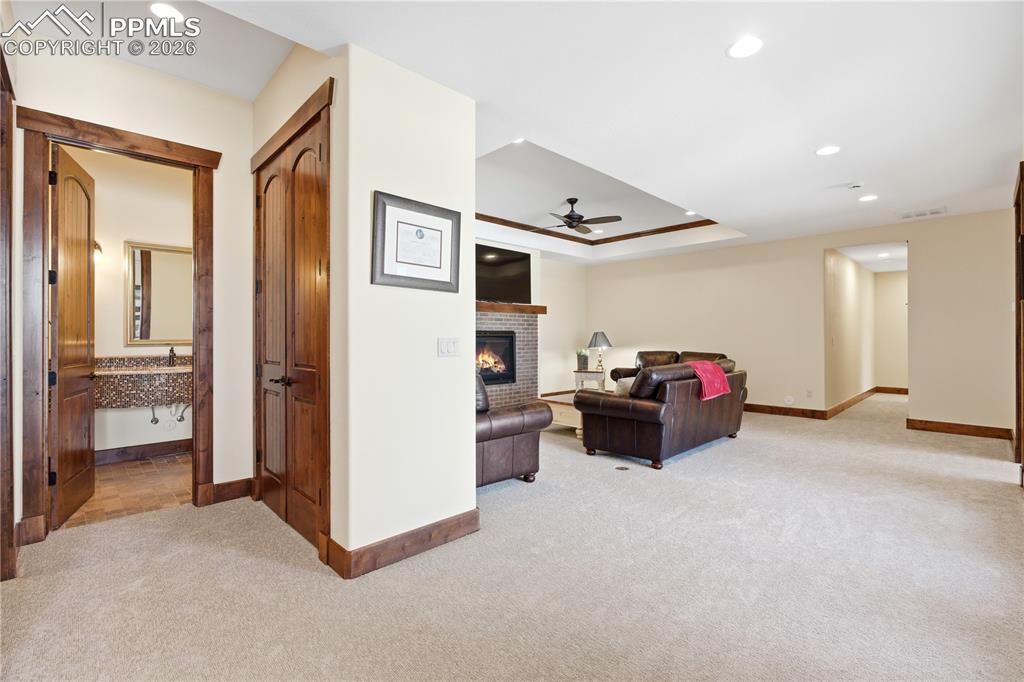 Image 29 of 46: Living Room