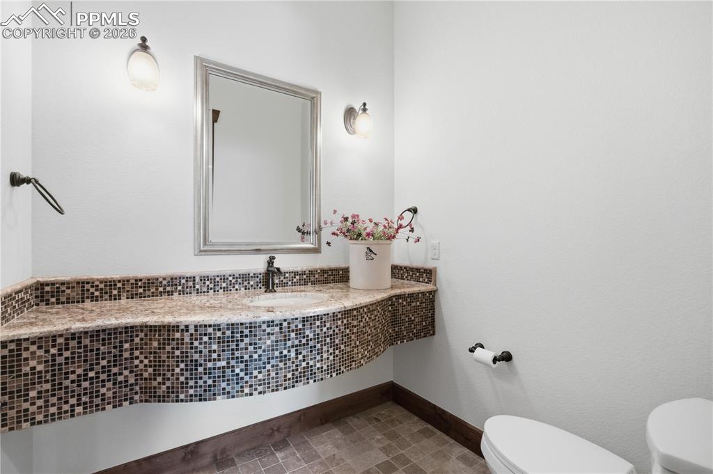 Image 30 of 46: Bathroom