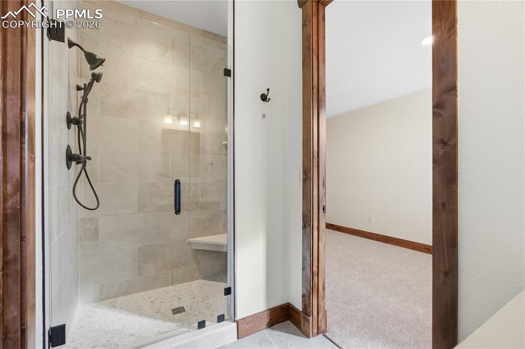 Image 35 of 46: Bathroom