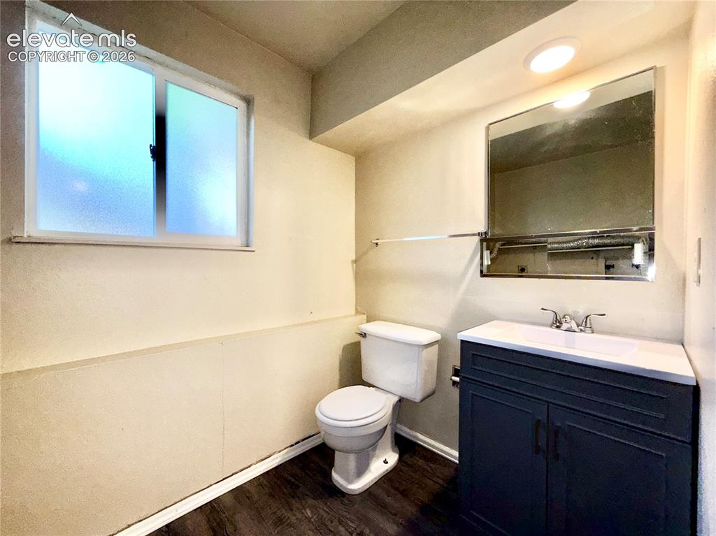 Image 10 of 14: Bathroom