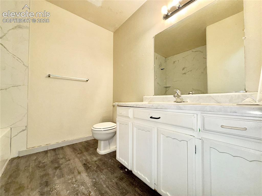 Image 5 of 14: Bathroom