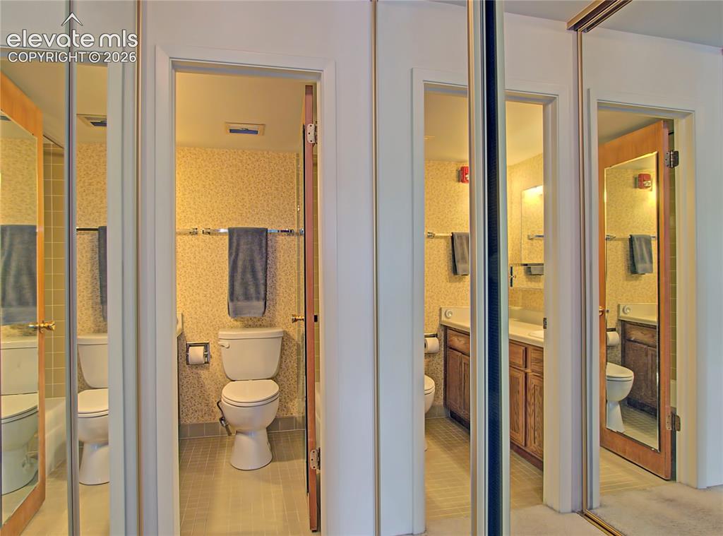 Image 20 of 30: Bathroom